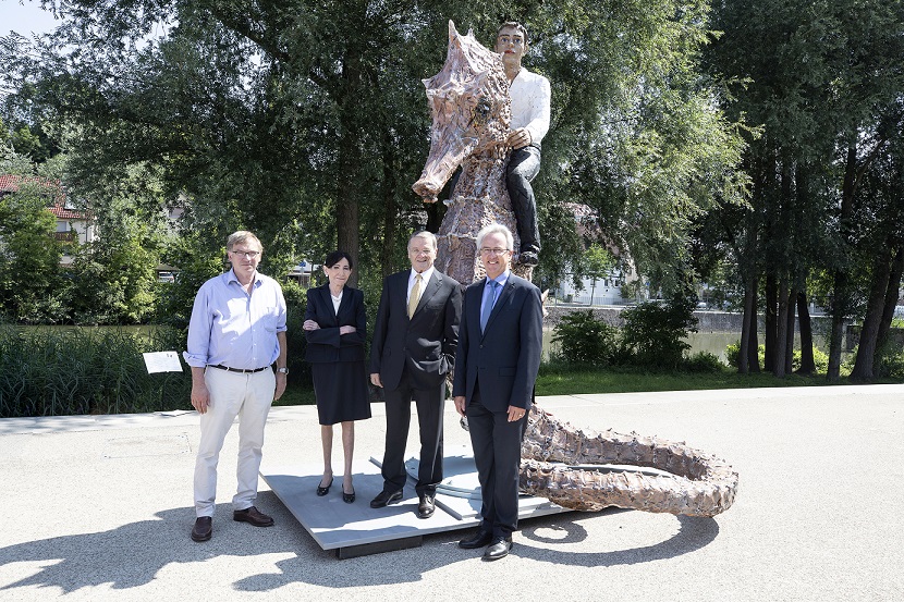 Stephan Balkenhol with the founders Eva Mayr-Stihl und Robert Mayr as well as Waiblingen's mayor Andreas Hesky. Stephan Balkenhol with the founders Eva Mayr-Stihl und Robert Mayr as well as Waiblingen's mayor Andreas Hesky.